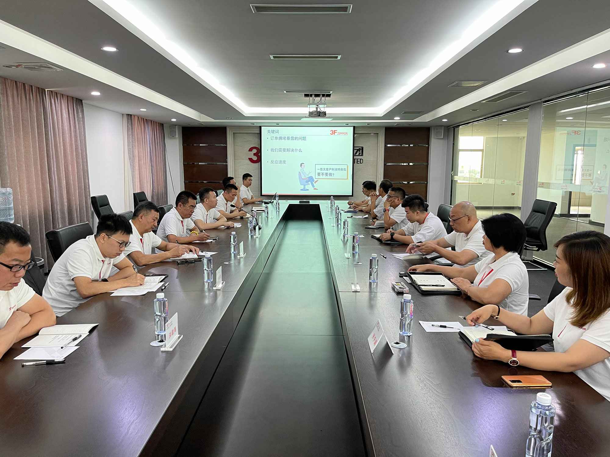华体会手机网页版-华体会(中国)召开上半年总结暨下半年计划会议
